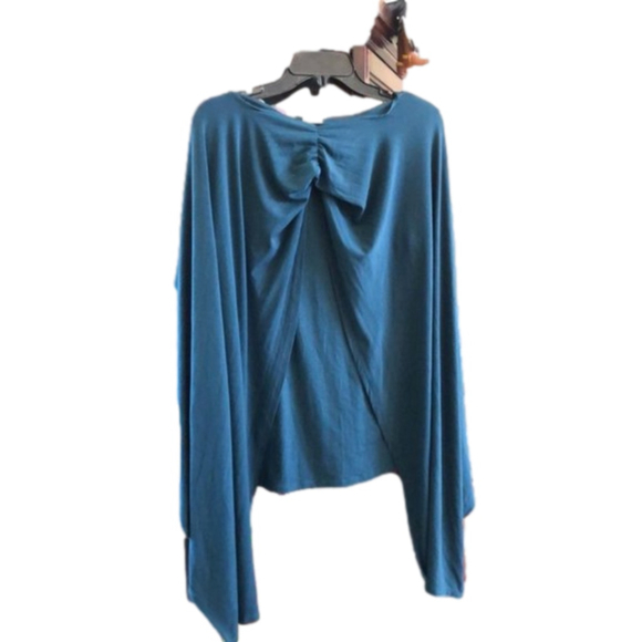 Women’s size medium top - Picture 3 of 3